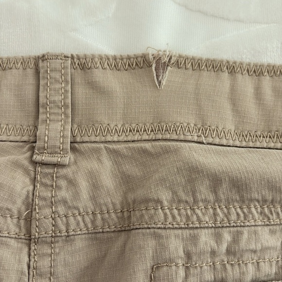 Chico's Tan/Khaki Lightweight Capri Pants. Made with 2% Spandex. Size 2.5=14 - Picture 7 of 11